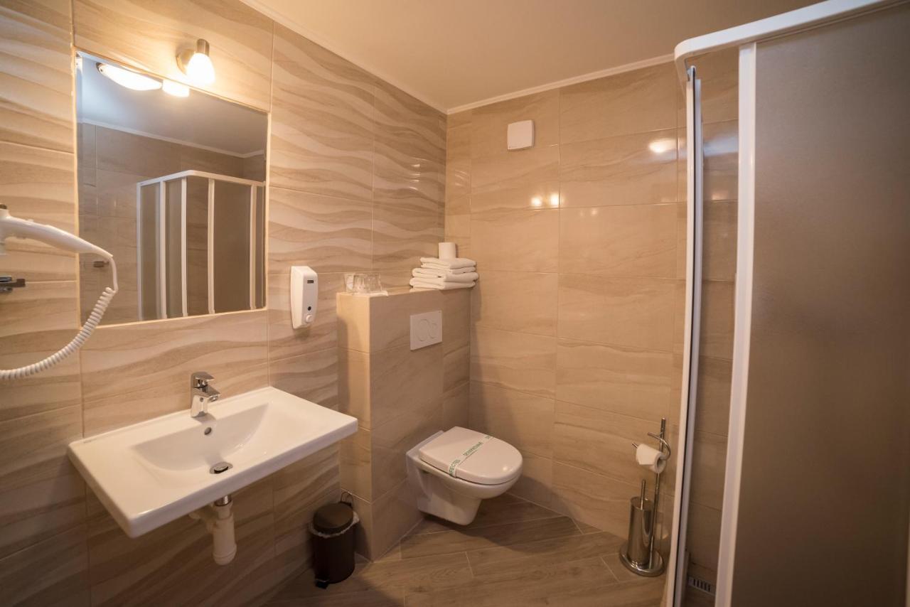 Hotel Alfa Giraltovce Esterno foto